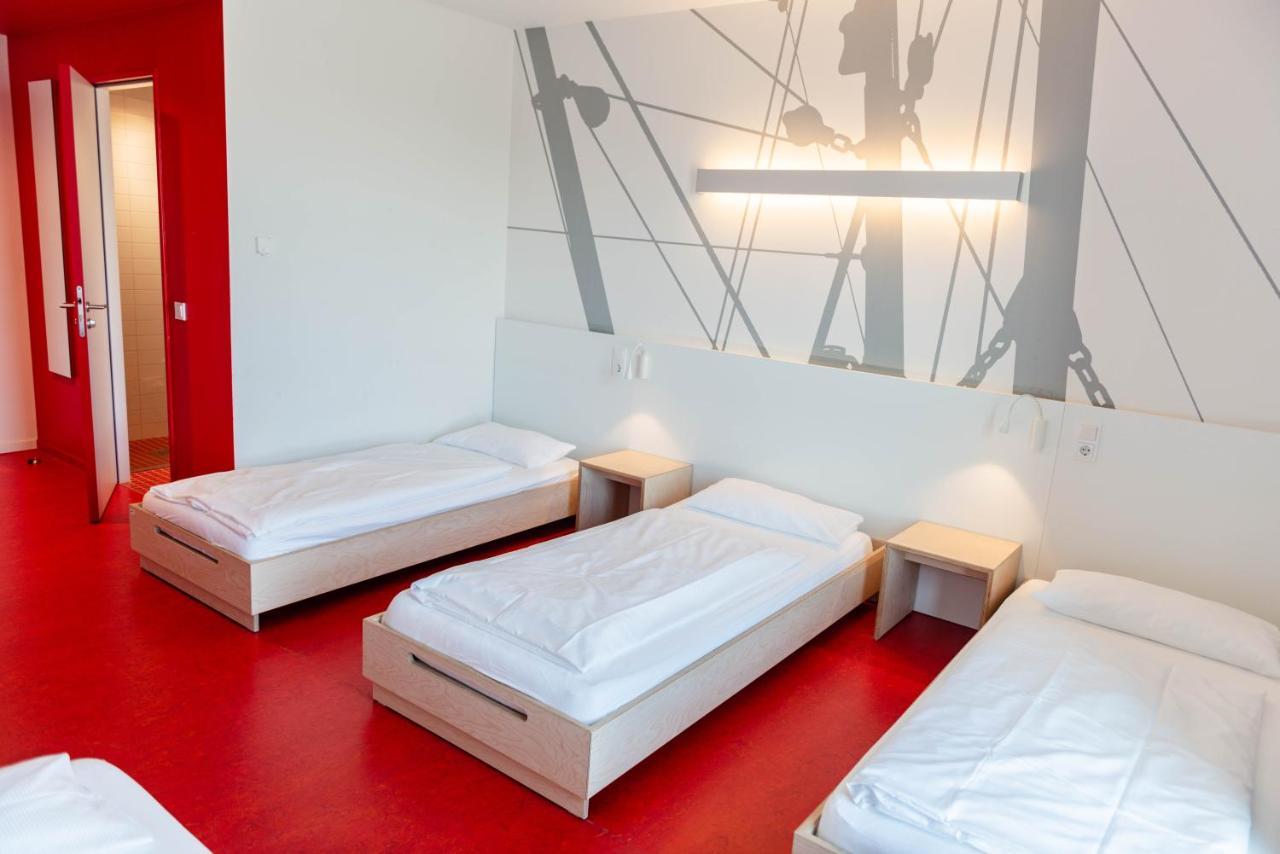 Vierbettzimmer mit Blick auf den Hafen